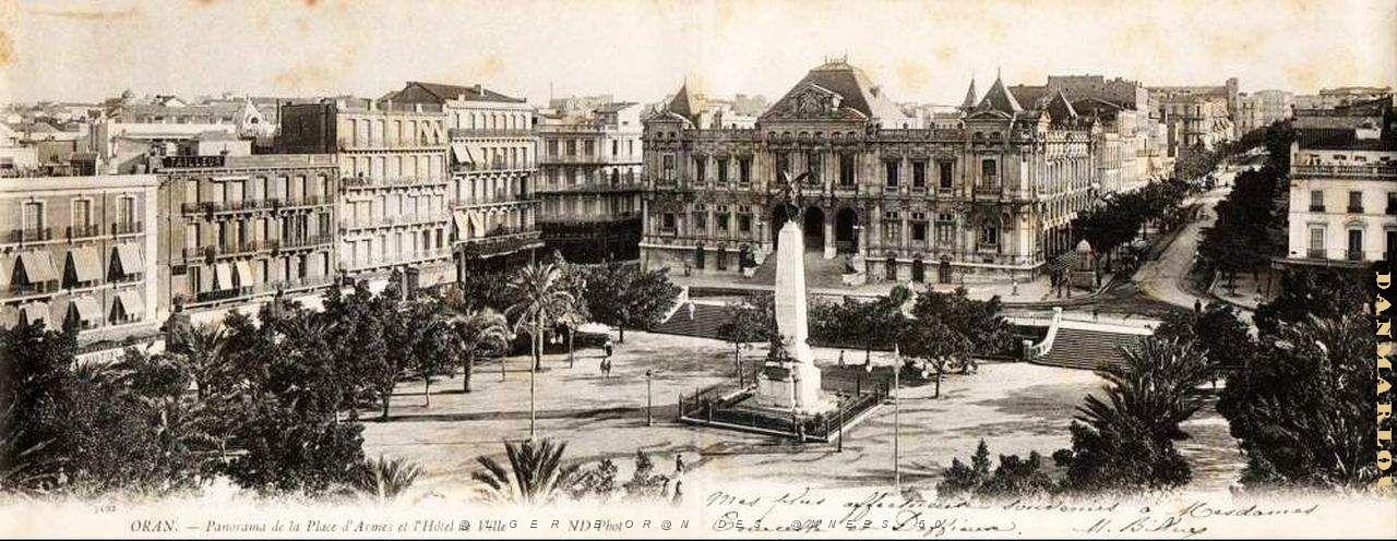 PA a- 23- Vue d'ensemble place d' Armes.jpg